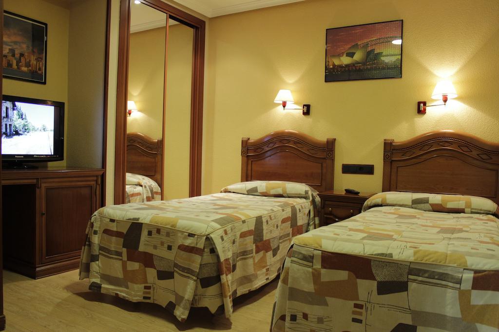 Hostal Ana Belen Мадрид Екстер'єр фото